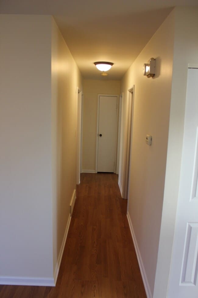Building Photo - 10S433 Echo Ln