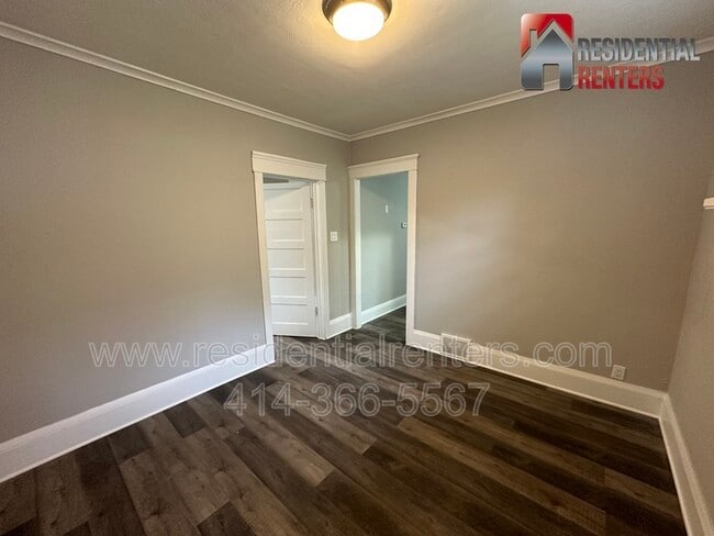 Building Photo - 4220 W Hampton Ave