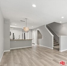 Building Photo - 8620 Belford Ave