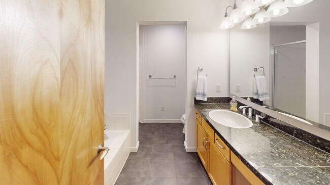 Foto del edificio - 11 Russell Trail