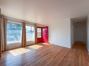 Building Photo - 6119 N Braeburn Dr