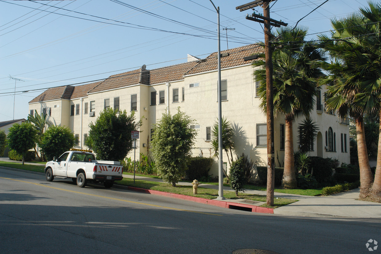 Primary Photo - 4300 Willow Brook Ave