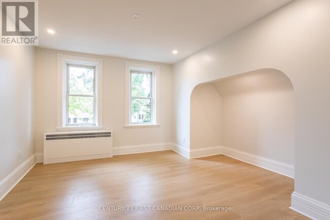 Building Photo - 706 Waterloo St