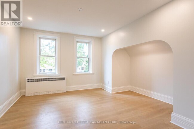 Photo du bâtiment - 706 Waterloo St