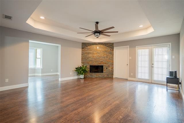 Building Photo - 1610 St James Dr