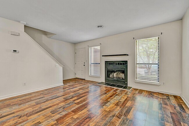 Foto del edificio - 7007 Oak Ct