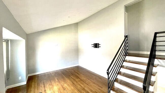 Foto del edificio - 329 Jacqueline Ave