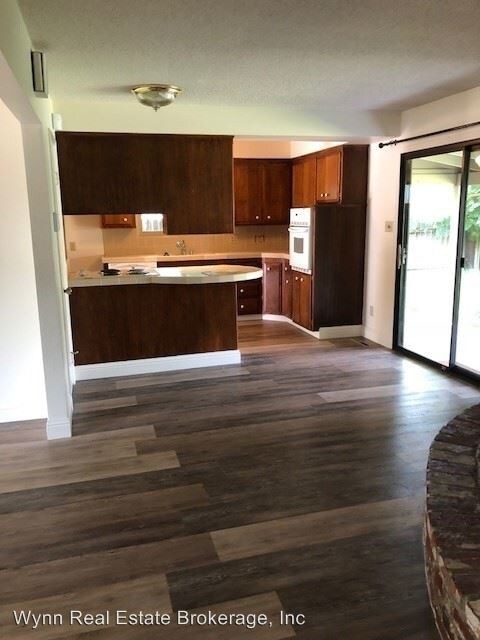 Foto del edificio - 5301 Carlson Dr