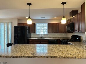 Building Photo - 33 Ronald Dr