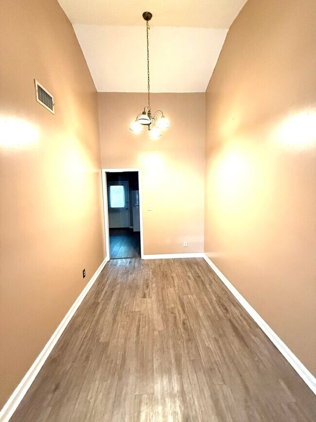 Foto del edificio - ** 2 bed 2 bath located off Vaughn road ** Call 334-366-9198 to schedule a self showing