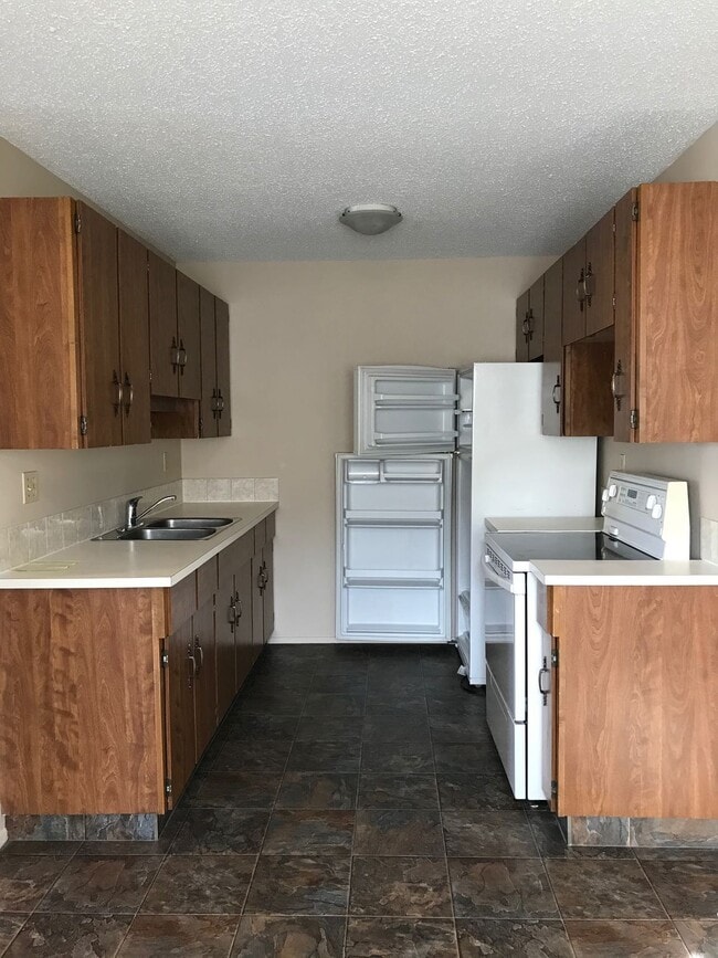 Building Photo - 2 Bed 1 Bath Unit in Red Deer, AB