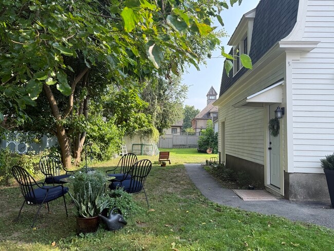 Building Photo - 208 Lake Ave