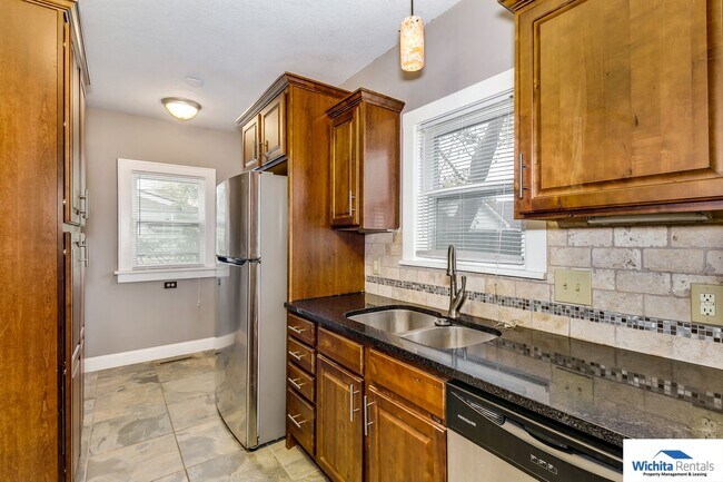 Building Photo - 401 N. Oliver - College Hill Duplex for rent