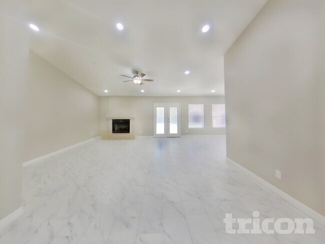 Foto del edificio - 4947 E Greenway Cir