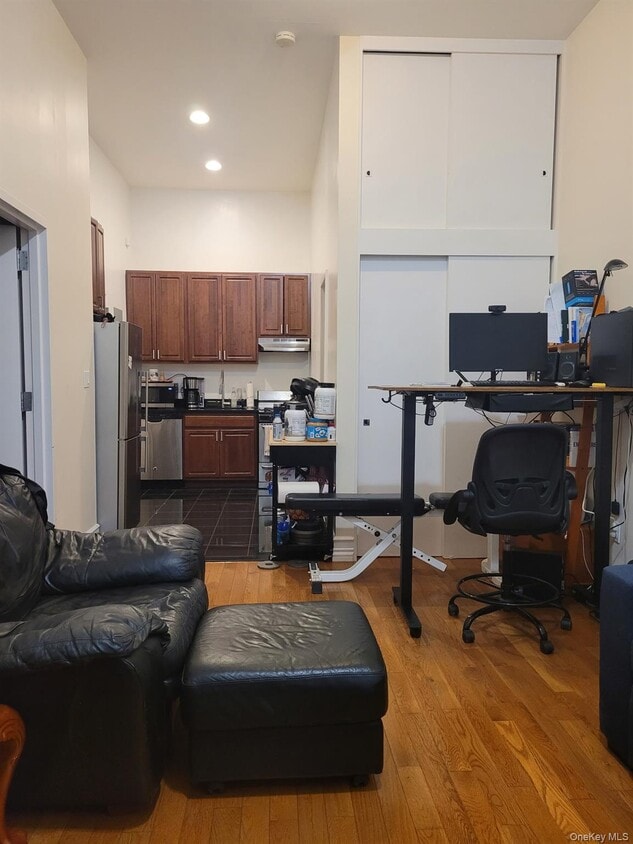 Foto principal - 139 W 80th St