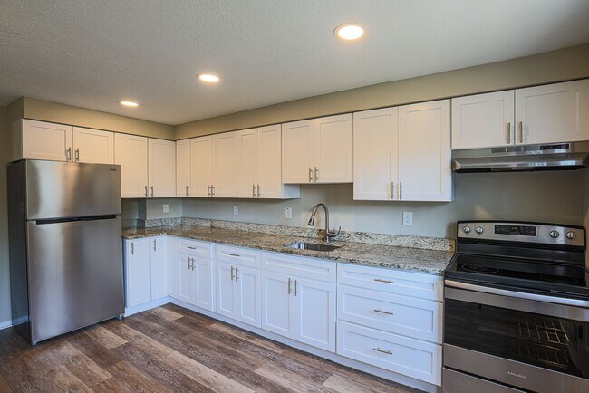 Building Photo - Updated 3 Bedroom Home Available Now!