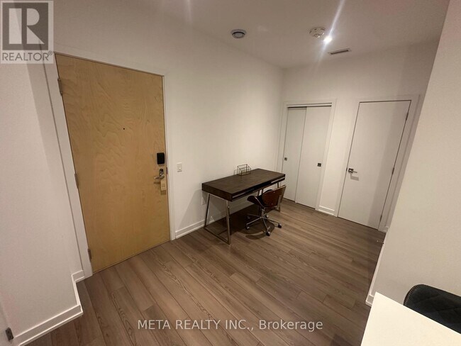 Photo du bâtiment - 120 Carrick Trail