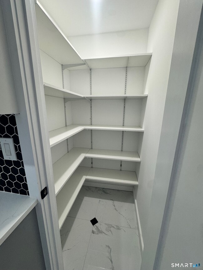 Building Photo - 417 Poplar St