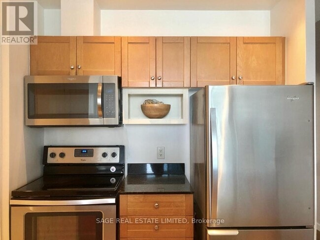 Building Photo - 208 Queens Quay W