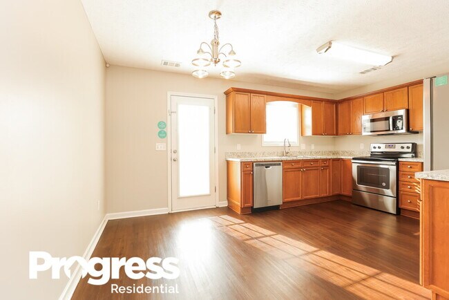 Building Photo - 3240 Hardwood Dr