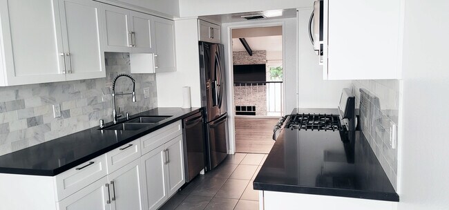Kitchen - 11756 Moorpark St