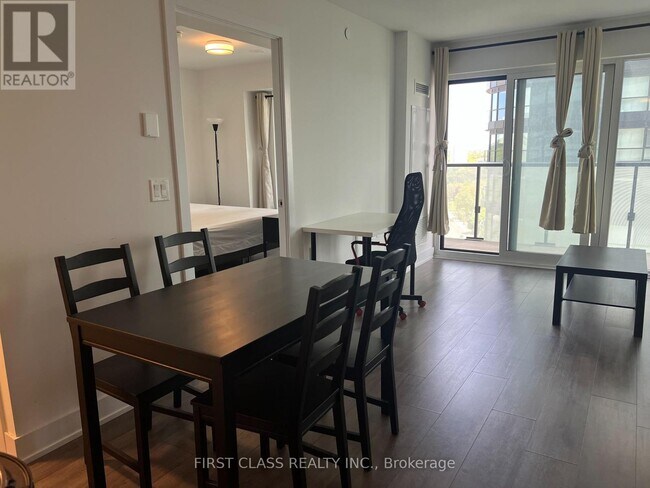 Photo du bâtiment - 575-1575 Bloor St E