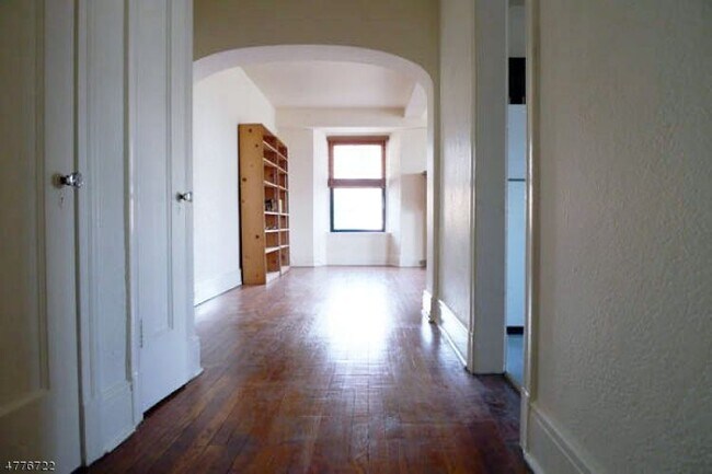 Foto del edificio - 363 Mt Prospect Ave