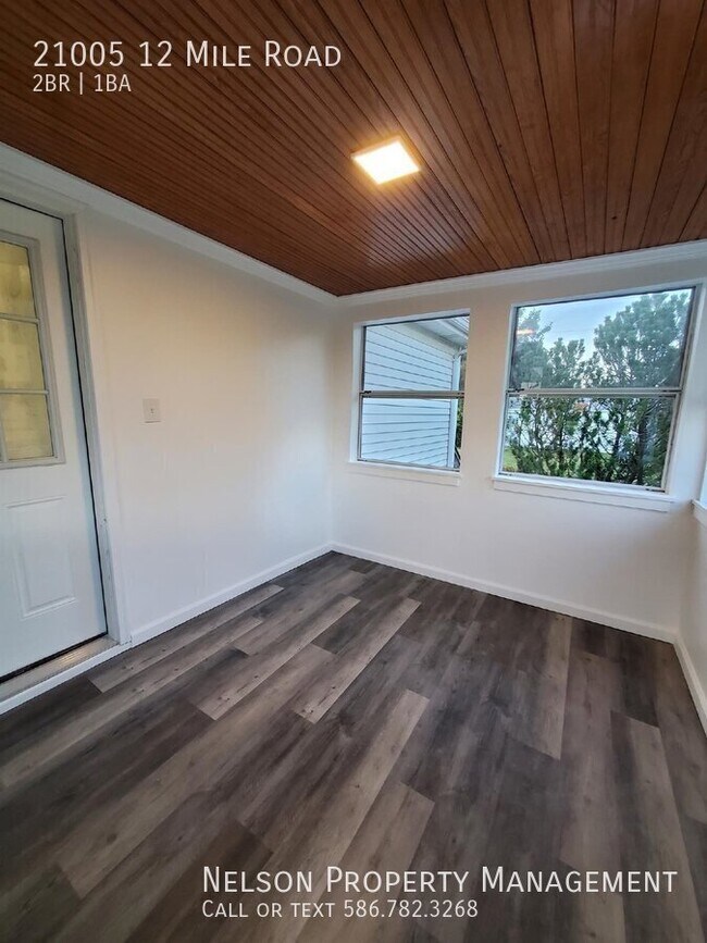 Foto del edificio - 21005 12 Mile Rd