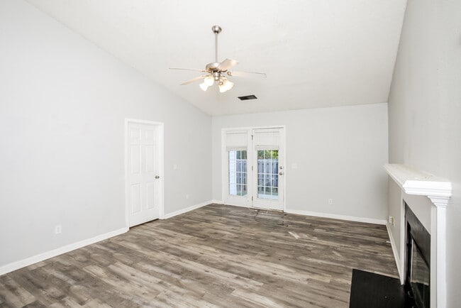 Building Photo - 66 W Killian Station Ct
