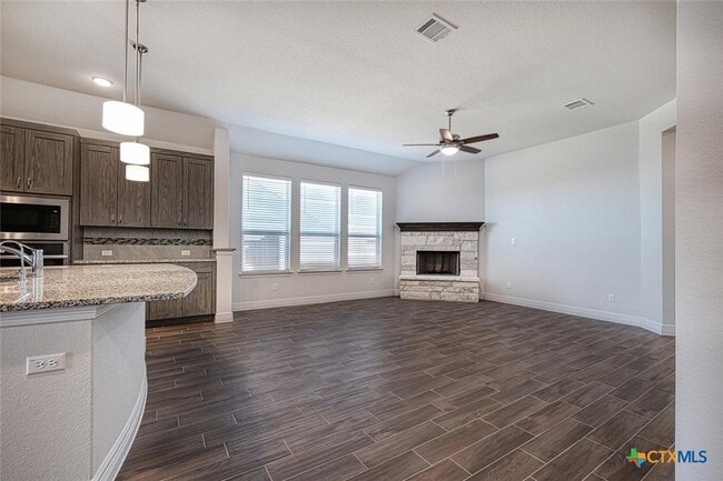 Building Photo - 126 Russet Trl