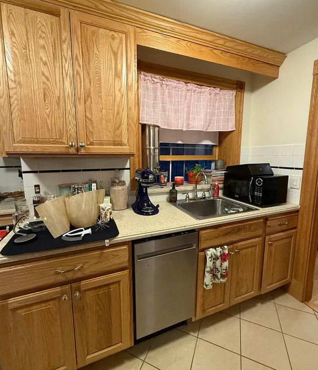 Foto del edificio - 16 S Russell St