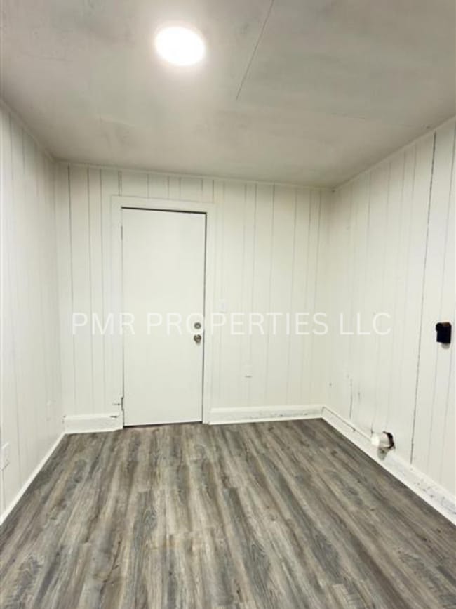 Building Photo - 2 Bed/1 Bath House