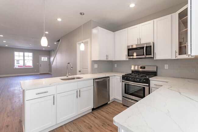 Foto del edificio - Three Bedroom Point Breeze Townhome w Roof Deck!