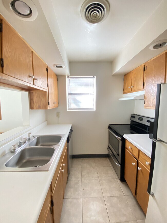 705 W Elm St, Urbana, IL 61801 Apartments in Urbana, IL