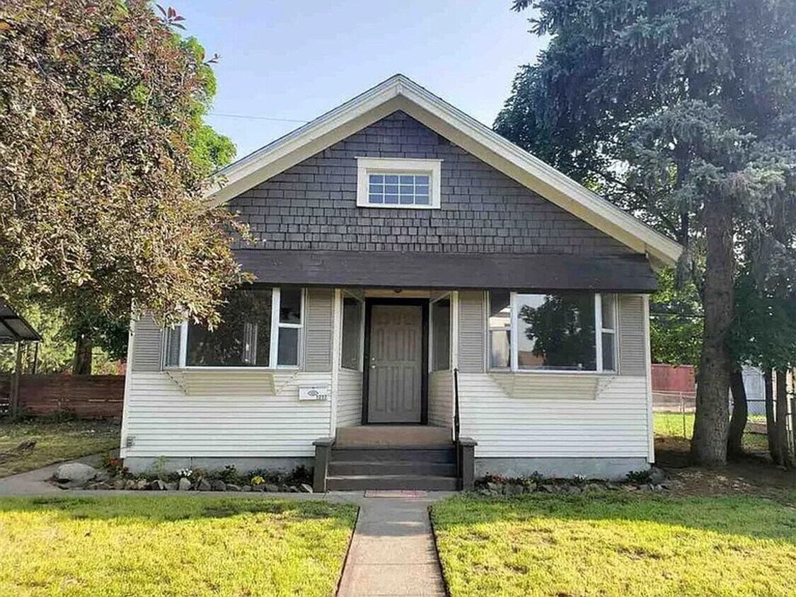 Foto principal - Beautifully updated, spacious