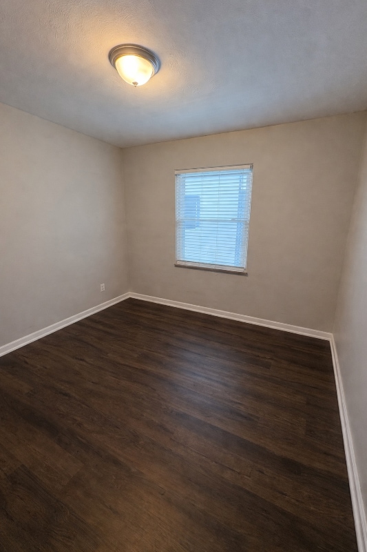 Foto del edificio - 5306 E 10th St