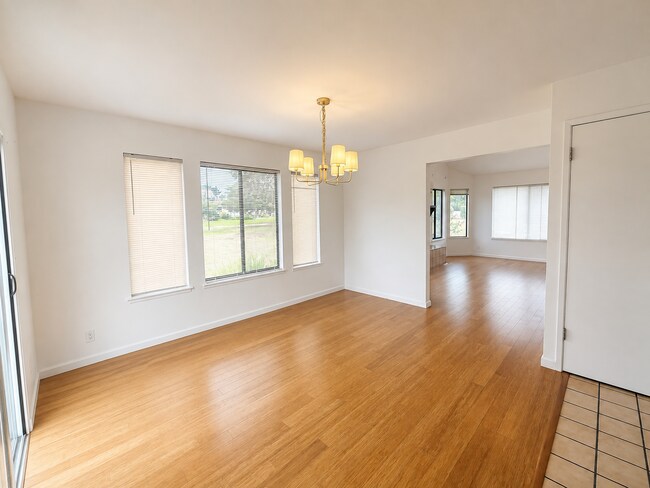 Foto del edificio - Beautiful Royal Oaks Home