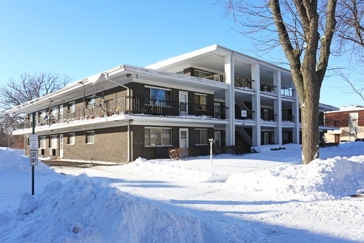 Primary Photo - 2128 N Elmwood Ave