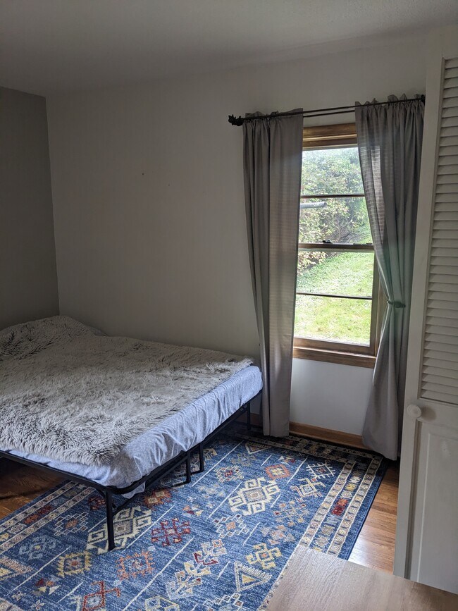 Foto del edificio - 643 36 1/2 Ave NE