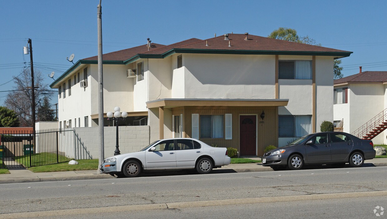 Primary Photo - 2993 N Garey Ave