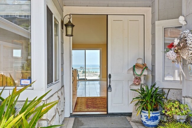 Foto del edificio - Stunning 4 Bed | 3.5 Bath Home Office and ...