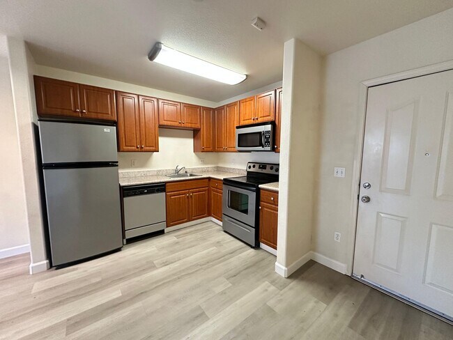 Building Photo - Introducing a gorgeous 1-bed, 1-bath condo...