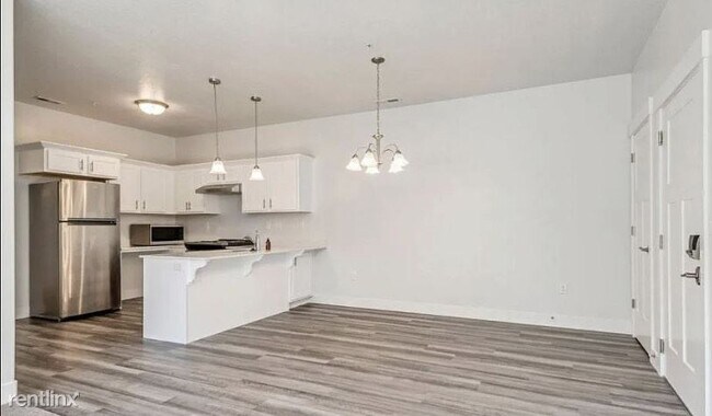 Building Photo - 3 br, 2 bath Condo - 532 North 360 West H532