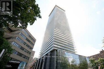 Building Photo - 33 Charles St E