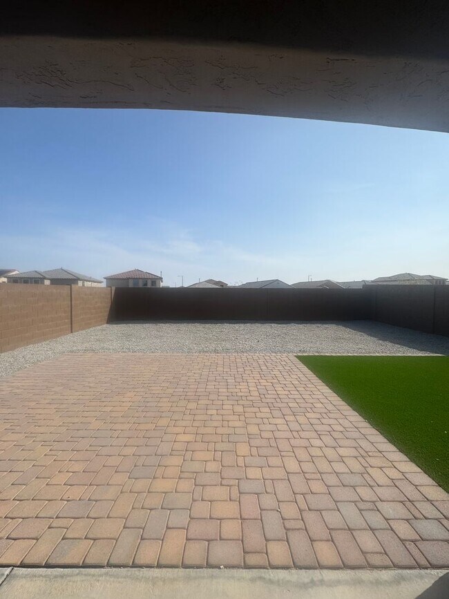 Foto del edificio - LARGE 4 BEDROOM IN LITCHFIELD PARK