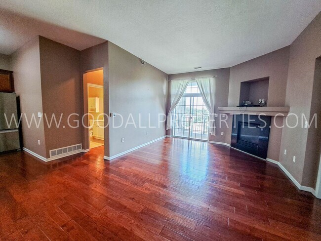 Foto del edificio - 2 Bedrooms 2 Bathroom Condo on Grand