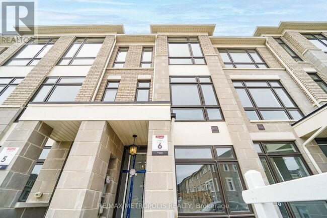 Building Photo - 945 Crowsnest Holw