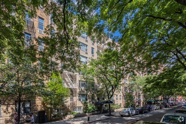 Building Photo - 225 E 76th St