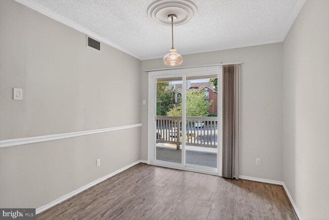 Building Photo - 1541 Lincoln Way
