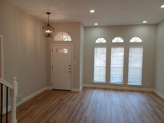 Building Photo - 1118 Emily Ln